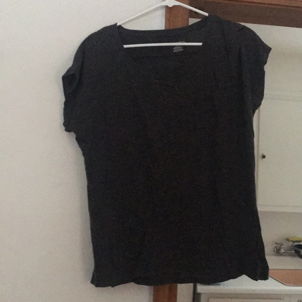 Heather grey scoop neck pocket t!